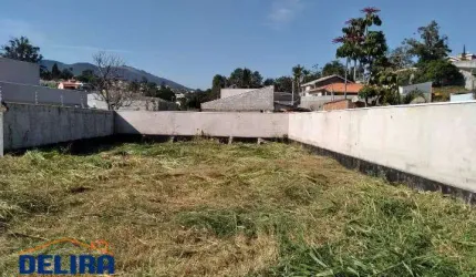 Terrenos à venda com ótima localização em Atibaia.