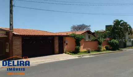 Excelente Casa de Esquina em Atibaia para Venda