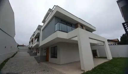 Lindos sobrados de Alto Padrão