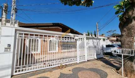 Casa com 3 quartos à venda na Rua Álvaro Muller, 870, Vila Itapura, Campinas, 250 m2 por R$ 850.000