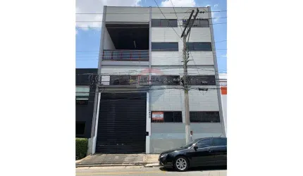 Galpão com 900m² reformado no bairro Santa Paula em São Caetano