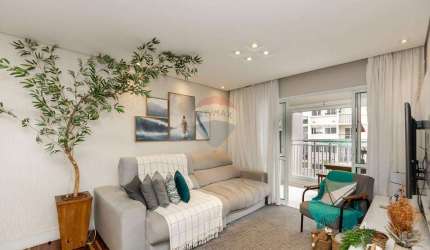 Apartamento 3 Dormitórios, sendo 1 suíte, Varanda gourmet com 3 Vagas de garagem.