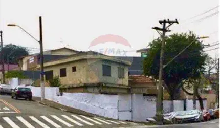 Terreno de esquina com 787 m² em ótima região.