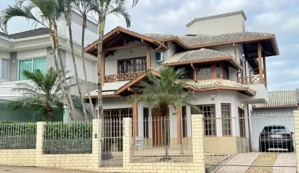 Casa com 4 quartos à venda na Avenida dos Lagos, 3709, Pedra Branca, Palhoça, 223 m2 por R$ 1.599.000