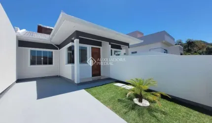 Casa com 2 quartos à venda na Rua Acedino Machado, 24, Bela Vista, Palhoça, 49 m2 por R$ 340.000