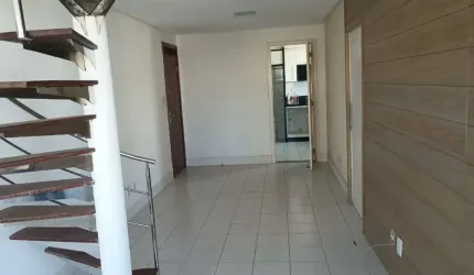 Cobertura com 2/4 e piscina. Prontinha para viver na Pituba e perto de tudo.