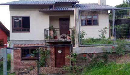 Bela residência com 4 Dormitórios