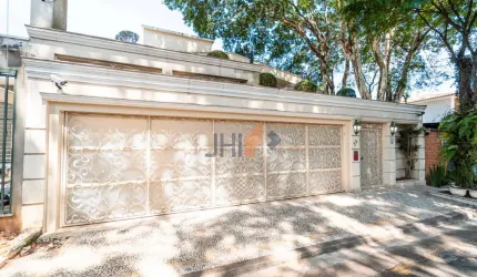 Sobrado de alto padrão com 03 (três) pavimentos e 344m² para venda no Pacaembu.