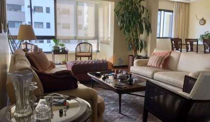 Apartamento para venda na Rua Ourânia com 186m², 3 dormitórios e 3 vagas de garagem.