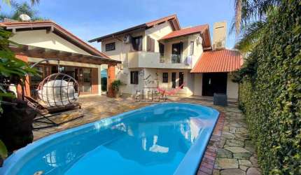 Casa à venda em São Leopoldo, Bairro Pinheiro - Com Sacada, Churrasqueira e Piscina