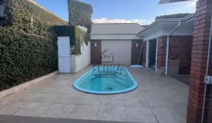 Casa à venda em São Leopoldo - Cristo Rei, com churrasqueira, lareira e piscina