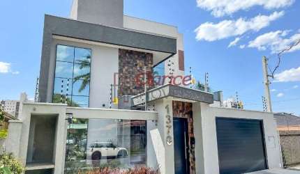 Mansão moderna no bairro São Pedro em São José dos Pinhais, Sobrado alto padrão em São José dos Pinhais, Residência de luxo no bairro São Pedro em SJP