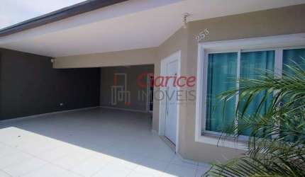 Casa térrea com mezanino, 3 quartos e 229m² no Jardim Cruzeiro, São José dos Pinhais, PR. Aproveite essa oportunidade!