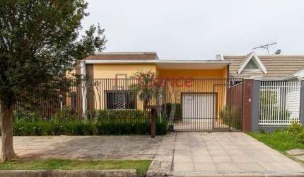 Imperdível Casa Térrea no Afonso Pena, São José dos Pinhais-PR: 3 Quartos, Suíte, 2 Salas, 2 Vagas de Garagem, 126m²Área