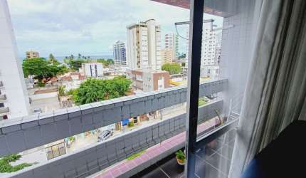 Apartamento à Venda em Candeias com 120M² com Vista Mar.