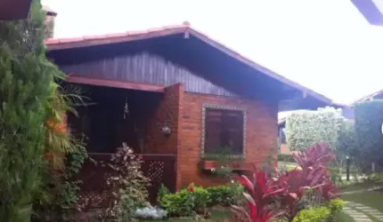 Linda Casa em Condomínio Hotel Resort Gravatá à Venda.