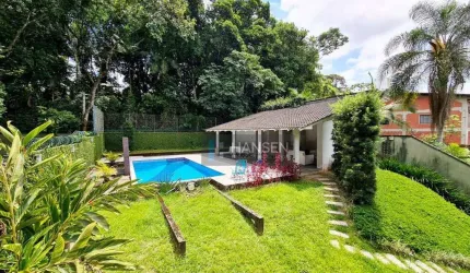 Casa com 4 dormitórios sendo 2 suítes à venda, 380 m² por R$ 1.550.000 - Costa e Silva - Joinville/SC