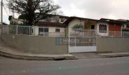 Casa com 3 dormitórios sendo 1 suíte à venda, 190 m² por R$ 950.000 - Bom Retiro - Joinville/SC