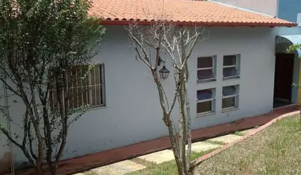 Casa muito aconchegante com excelente localização no Centro de Confins
