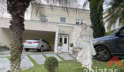 Belíssima Casa no Residencial Alpha 9 - 400m², 4 Dormitórios (3 Suítes) - Localização Privilegiada!