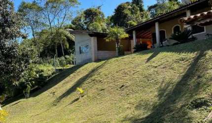 Chácara a venda em Embú-Guaçú. Encontre seu refúgio ideal na natureza!