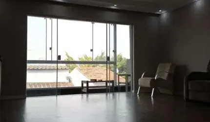 Lindo Sobrado 3 Dormitórios (1 Suíte) - 2 Vagas Cobertas - Quintal - Jardim América