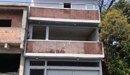 Sobrado de 3 Pavimentos no Jardim Mimas – Conforto e Excelente Localização