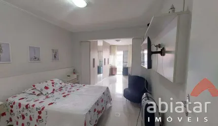 Sobrado à Venda no Parque Pinheiros – 2 Dorms, Escritório e Quintal | Reformado