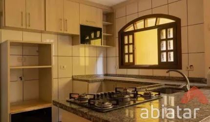 Sobrado de 4 Dormitórios, 300m² e 2 Vagas à Venda no Parque Monte Alegre/Taboão da Serra