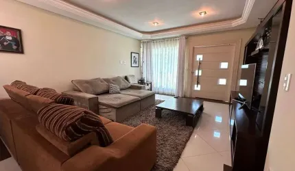 Casa a venda no condomínio Aruã