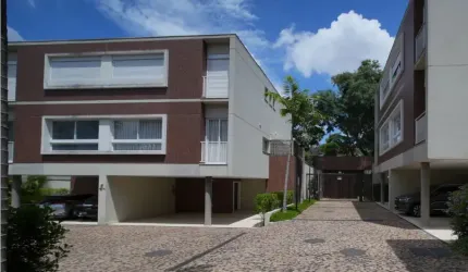 Casa Triplex em Condomínio Fechado no Morumbi com 334 m2 de Área Privativa