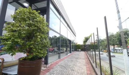Galpão de 1000m² reformado e no melhor ponto da Av dos Bandeirantes!