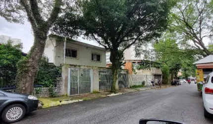 Espaçoso Sobrado no Brooklin com terreno de 270 mt e área construída de 280 Metros