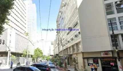 Apartamento Studio 33m², 01 dormitório e 01 banheiro.  Condomínio com portaria.  Excelente localização á 4 minutos andando para a estação do metrô