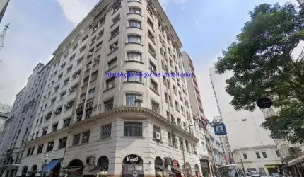 Conjunto comercial 70m², 01 copa, 03 salas e 01 banheiro.  Condomínio com portaria e recepção.  Excelente localização á 3 minutos andando para estação