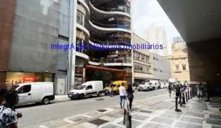 Loja 28,84m² e 01 banheiro.  Condomínio com recepção e segurança.  Excelente localização á 6 minutos andando para as estações de metrô Anhangabaú