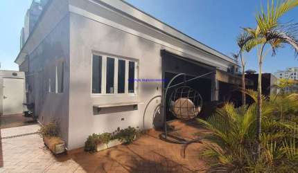 Apartamento Cobertura 116m², 03 dormitórios (sendo suítes), 04 banheiros e 01 vaga de garagem.  Condomínio com segurança e portaria.  Excelente