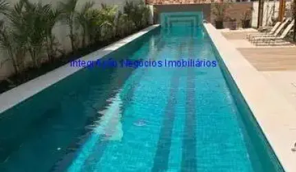 Apartamento 141m², 02 dormitórios (sendo 01 suíte), 02 banheiros e 01 vaga de garagem.  Condomínio com segurança, portaria, piscina, academia