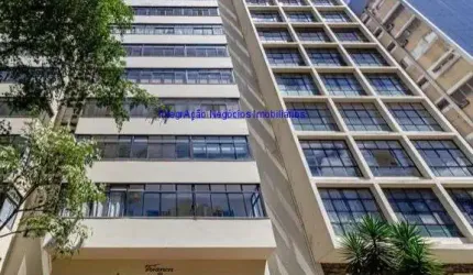 Apartamento  156m², 03 dormitórios (sendo 01 suíte), 03 banheiros, 01 vaga de garagem e sala ampla com janela de fora a fora.  Condomínio