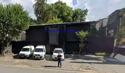 Apartamento 281m², 02 banheiros e 08 vagas de garagem.  Excelente localização, á 6 minutos andando para a estação do metrô Oscar Freire