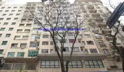 Apartamento 32m², 01 dormitório e 01 banheiro.   Condomínio com segurança e portaria.  Excelente localização
