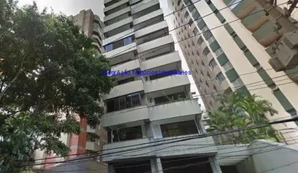 Conjunto comercial 44m², 01 banheiro e 01 vaga de garagem.  Condomínio com portaria, segurança e recepção.  Excelente localização