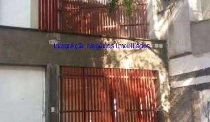 Casa sobrado 440m², 06 banheiros e 03 vagas de garagem.  Excelente localização, entre as Ruas Piracuama, Bernardo da Veiga