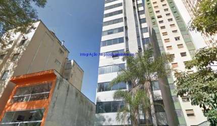 Conjunto Comercial 37m²,  02 banheiros e 01 vaga de garagem.  Condomínio com portaria, segurança e recepção.  Excelente localização