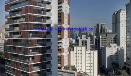 Apartamento 252m², 04 dormitórios (sendo suítes), 05 banheiros e 04 vagas de garagem.  Condomínio com portaria, segurança, piscina, salão de festa