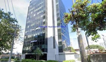 Conjunto comercial 129,67 m², 02 banheiros e 03 vagas de garagem.  Condomínio com portaria e segurança.  Excelente localização, entre as Ruas Joaquim