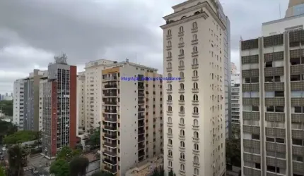 Apartamento  467m², 04 dormitórios (sendo suítes), 05 banheiros e 4 vagas de garagem.  Condomínio com portaria, segurança, piscina, playground.