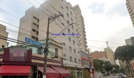Apartamento 42m², 01 dormitório e 01 banheiro.  Condomínio com segurança e portaria.  Excelente localização.