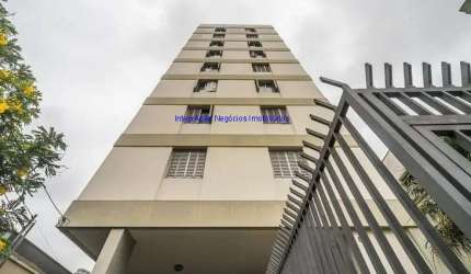 Apartamento 93m², 03 dormitórios (sendo suites), 04 banheiros e 01 vaga de garagem.  Condomínio com portaria.  Excelente localização