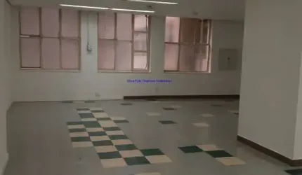 Sobreloja 400m² e 02 banheiros.  Excelente localização, á 4 minutos andando para a Estação do Metrô São Bento;